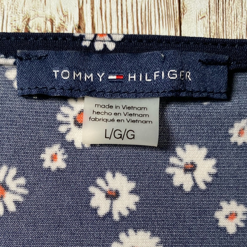 Tommy Hilfiger Women’s Navy Floral V-Neck Blouse Top Camisole Large - Picture 9 of 13